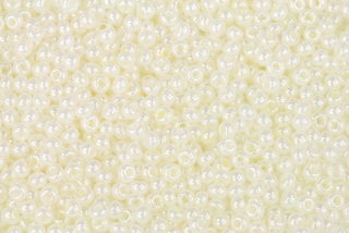 PRECIOSA rokajl 9/0 (2,4 - 2,8 mm) RH, bal. 50 g - světloučce vanilkově žlutá, listr