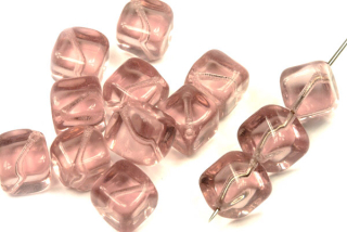 Mačkaná kostička 8x8x8 mm, 16 ks/16 cm - transparentní světlý ametyst