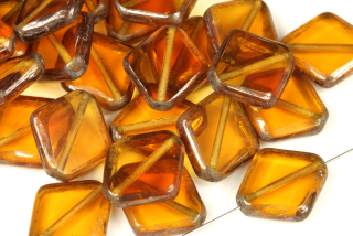 Ploškované korálky kosočtverec 14x13 mm, 1 ks - transparentní topaz se stříbrným listrem