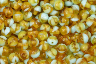 Mačkané korálky kuličky 6 mm, 27 ks/16 cm - modro-hnědé žíhané