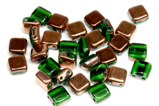Silky beads 6x6 mm, 30 ks - transp. chrysolitově zelená se spodním pokovem zlato Capri