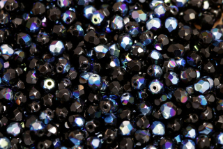 Broušené korálky ohňovky 4 mm, 40 ks/16 cm - duhový AB pokov na černé