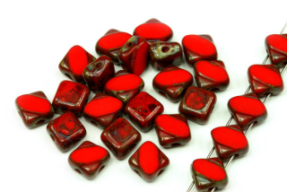 Silky beads Diagonal ploškované 6x6 mm, 20 ks - sytá korálově červená s travertinem