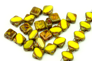 Silky beads Diagonal ploškované 6x6 mm, 10 ks - sytá žlutá limon s travertinem