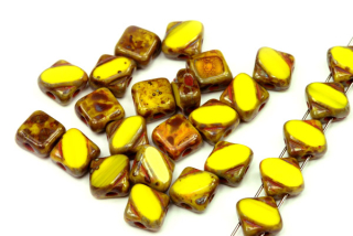 Silky beads Diagonal ploškované 6x6 mm, 20 ks - sytá žlutá limon s travertinem
