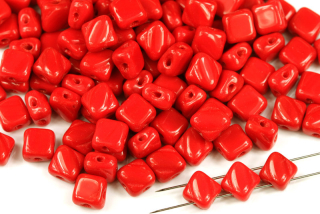 Silky beads Diagonal 6x6 mm, 30 ks - sytá světlejší korálově červená