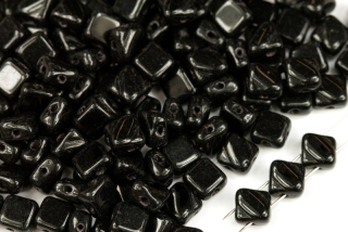 Silky beads Diagonal 6x6 mm, 30 ks - sytá černá