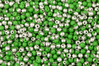 Mačkané korálky kuličky 3 mm, 100 ks - sytá zelená se stříbrným půlpokovem Labrador