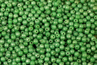 Mačkané korálky kuličky 3 mm, 100 ks - stříbrná terakota na syté zelené