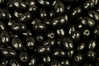 Mačkané korálky oliva (ovál) 8x6 mm, 20 ks/16 cm - sytá černá