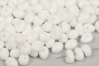 Mačkané korálky valounky Tico beads 5x7 mm, 30 ks - bílá křída