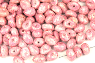 Mačkané korálky valounky Tico beads 5x7 mm, 30 ks - listr červená terakota na křídě