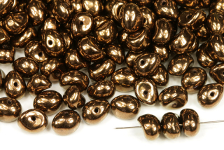Mačkané korálky valounky Tico beads 5x7 mm, 30 ks - bronzový listr na černé