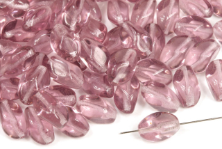Mačkané korálky oliva tvarovaná 11x7 mm, 15 ks/16 cm - transparentní ametystově fialová
