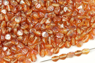 Mačkaná pohanka 4,5x4 mm, 30 ks - transp. zlatá rybka s pokovem Aprikot dark