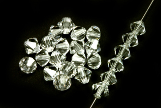 MC perle sluníčka (bicone) 6 mm, 12 ks - krystal