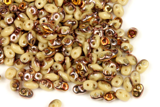 Matubo Superduo™ 2,5x5 mm, bal. 10 g - půlpokov Capri na sytě béžové isabele