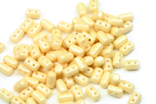 Matubo Rulla™ 3x5 mm, bal. 10 g - béžový listr na křídě