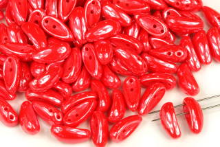 PRECIOSA Chilli™ 4x11 mm, 30 ks - sytý červený korál, bílý iris