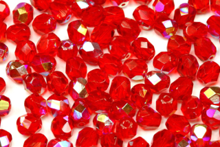 Broušené korálky ohňovky 6 mm, 27 ks/16 cm - transp. rubínově červená s duhovým dekorem AB