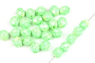 Broušené korálky ohňovky 6 mm, 27 ks/16 cm - pastelový světle zelenkavý vosk