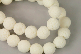 Minerální korálky - kulička 8 mm, 1 ks - korál houbový