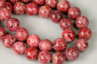 Minerální korálky - kulička 8 mm, 1 ks - rodonit (červeno-růžový)