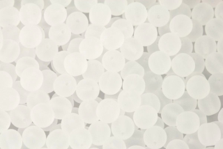 Mačkané korálky kuličky 6 mm, 27 ks/16 cm - matný krystal