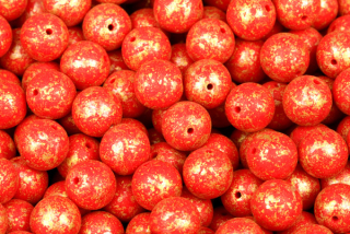 Mačkané korálky kuličky 8 mm, 20 ks/16 cm - transp. červený opál, Gold splash