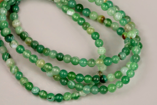 Minerální korálky - kulička 4 mm, 1 ks - dobarvený achát - zelený