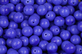 Mačkané korálky kuličky 8 mm, 20 ks/16 cm - sytá modrá