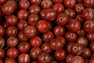 Mačkané korálky kuličky 8 mm, 20 ks/16 cm - sytá žíhaná hnědo-červená, proužkovaná