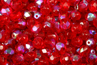 Broušené korálky ohňovky 6 mm, 27 ks/16 cm - transp. rubínově červená s AB dekorem