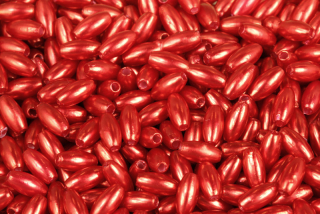 Plastové korálky voskované, imitace perel, rýže 8x4 mm, 5 g (cca 75 ks) - červená