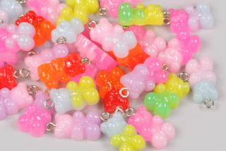 Plastový přívěsek gumový medvídek 20 mm, 5 ks - duhový barevný mix se třpytkami