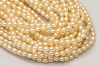 Voskované korálky olivy 4x3 mm, 1 šňůra/120 ks - krémová, semitransparent
