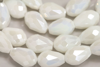 Broušené korálky hrušky 15x10 mm, 5 ks - sytá bílá s duhovým dekorem AB