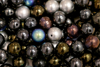 Mačkané korálky kuličky 8 mm, bal. 50 g - tmavý mix