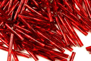 PRECIOSA Bugles-SH, stáčené čípky 8,9" (20 mm), 50 ks - červená rubín, stříbrný průtah