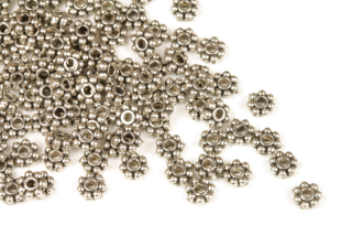 Kovové korálky tvar rondelka kytička, mezidíl 4,2x1,6 mm, galva starostříbro, 50 ks