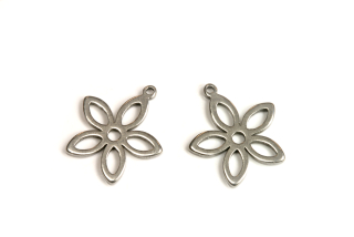 Přívěsek z nerezové oceli AISI 304, kytička 16x15 mm, 1 ks