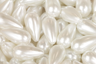 Plastové korálky voskované, imitace perel, kapka (hruška) 22x12 mm, 5 ks - bílá