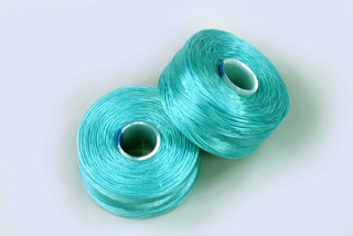 Superlon (S-lon) nit AA (0,09 mm), cívka 68 m, tyrkysová (turquoise blue)