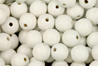 Dřevěné korálky lakované, kulička 10 mm, 20 ks - bílá (výroba ČR)