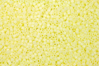 Rokajlové korálky Miyuki Delica 11/0 - Opague Pale Yellow (DB1491), 5 g