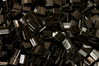 Dvoudírkové korálky Miyuki Tila 5x5 mm, Black (TL401), 5 g