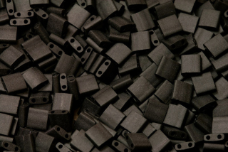 Dvoudírkové korálky Miyuki Tila 5x5 mm, Matte Black (TL401F), 5 g
