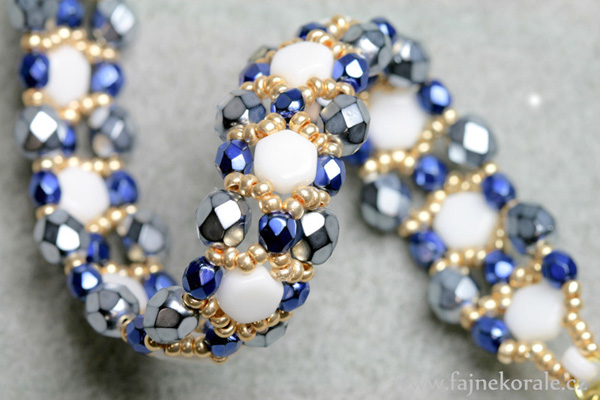 Dvoudírový hexagon (honeycomb) 6 mm, 30 ks - zlatavý fialový listr na krystalu