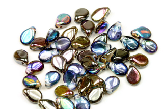 PRECIOSA Pip™ 5x7 mm, 30 ks - půlpokov Graphite rainbow na krystalu