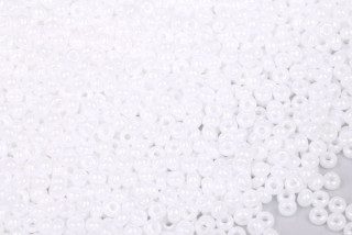 PRECIOSA rokajl 8/0 (2,8 - 3,2 mm) RH, bal. 50 g - sytá bílá křída s listrem, sfinx